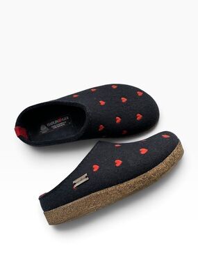 Haflinger • Cuoricini Wool Clogs Navy Red Hearts